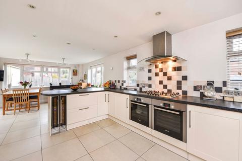 24 Bridge Road, Haslemere, GU27 2AY