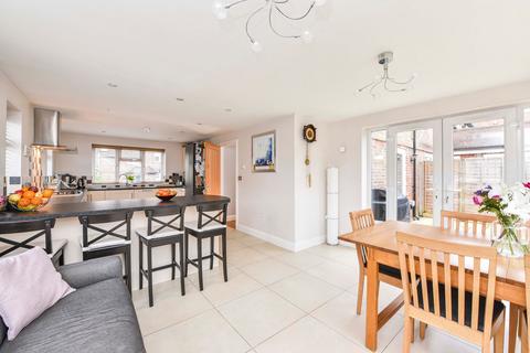 24 Bridge Road, Haslemere, GU27 2AY