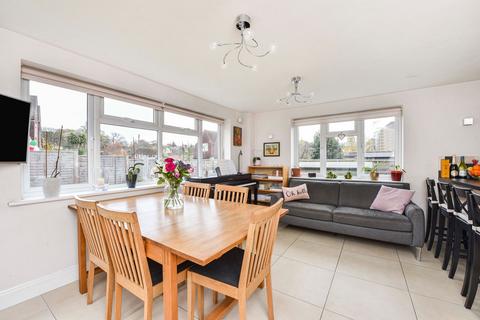 24 Bridge Road, Haslemere, GU27 2AY