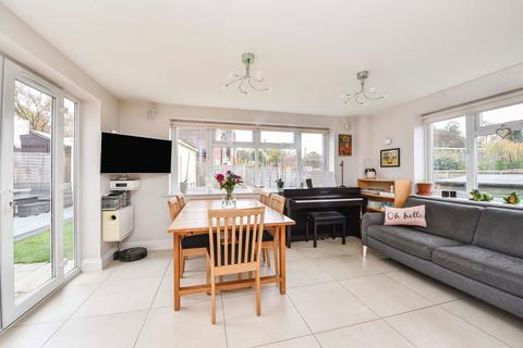 24 Bridge Road, Haslemere, GU27 2AY