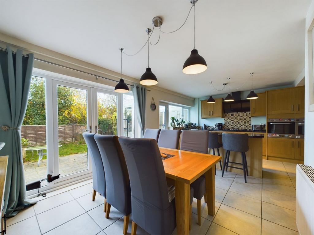 Kitchen / breakfast / dining room