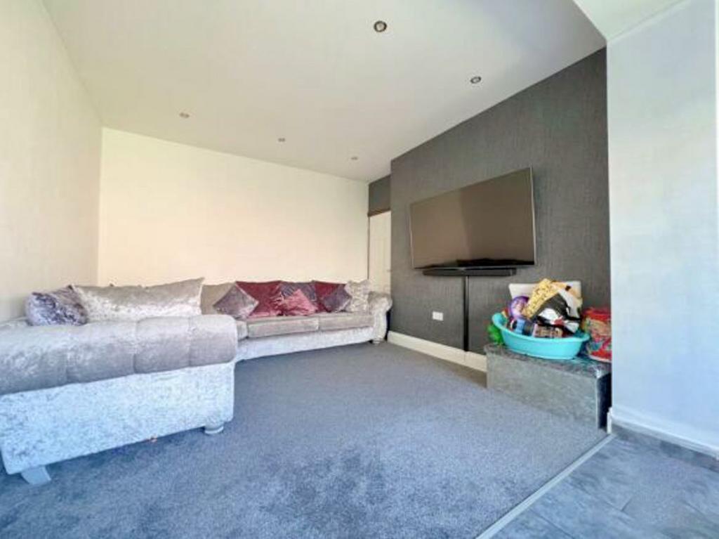 Hollington Road, Evington 3 bed semidetached house for sale £350,000