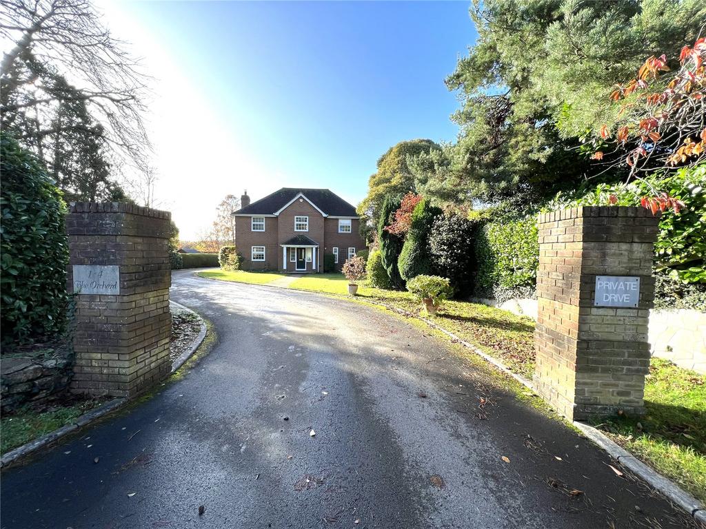 Milldown Road, Blandford Forum, Dorset, DT11 4 bed detached house for