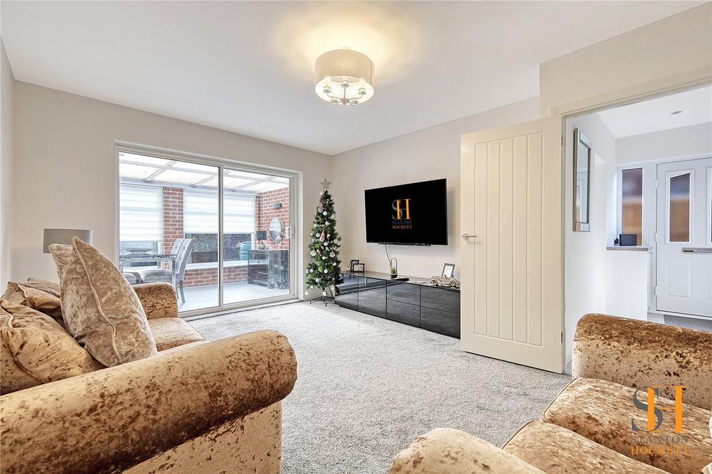 Essex Gardens, Linford... 2 bed bungalow for sale £325,000