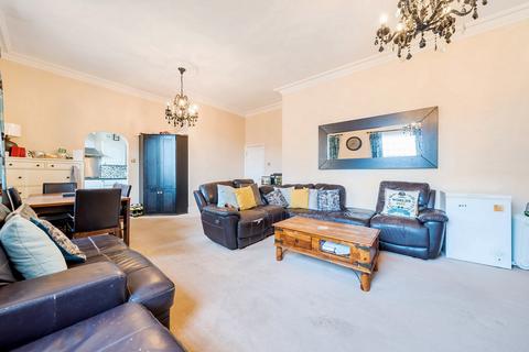 3 bedroom flat for sale, Chevy Road, Southall, UB2
