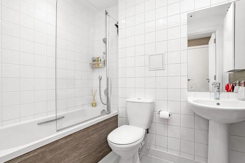 Flat 704, Signal Building Station Approach, Hayes, UB3 4FG