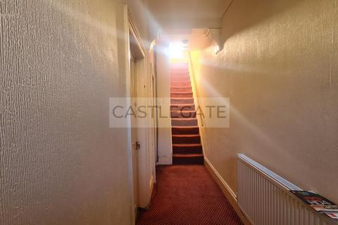 3 bedroom terraced house to rent - Bell Street, Huddersfield, West Yorkshire, HD4 6NN