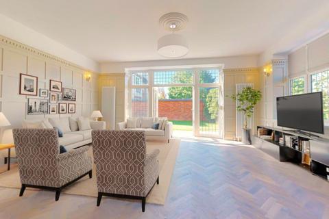 4 bedroom flat for sale, Churchills Manor, The Firs, High Street, Whitchurch, Aylesbury, HP22