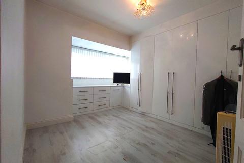 22 Dawley Parade, Hayes, UB3 1EB