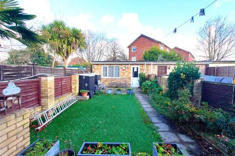 22 Dawley Parade, Hayes, UB3 1EB