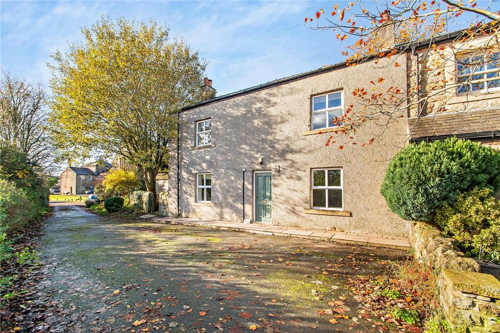 Warren Farmhouse, Hurst Green, Near Clitheroe, Lancashire, BB7 3 bed