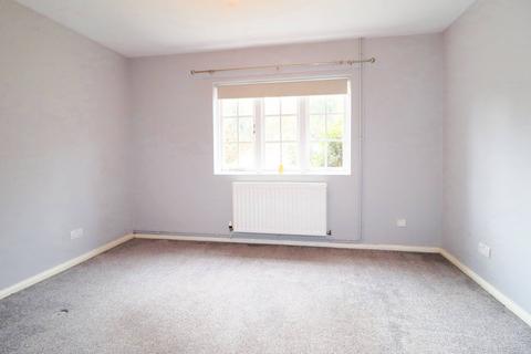 3 bedroom semi-detached house to rent - Chestnut Avenue, Hersham, Surrey KT12