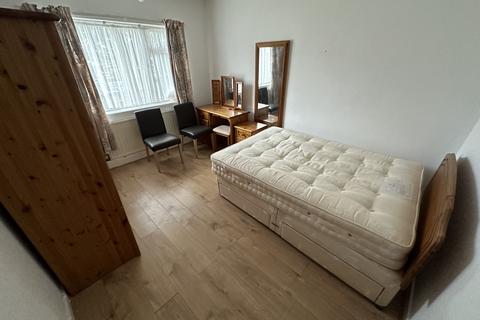 2 bedroom maisonette to rent - Ealing Road, Northolt UB5