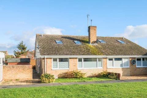 4 bedroom semi-detached bungalow for sale - Carterton,  Oxfordshire,  OX18