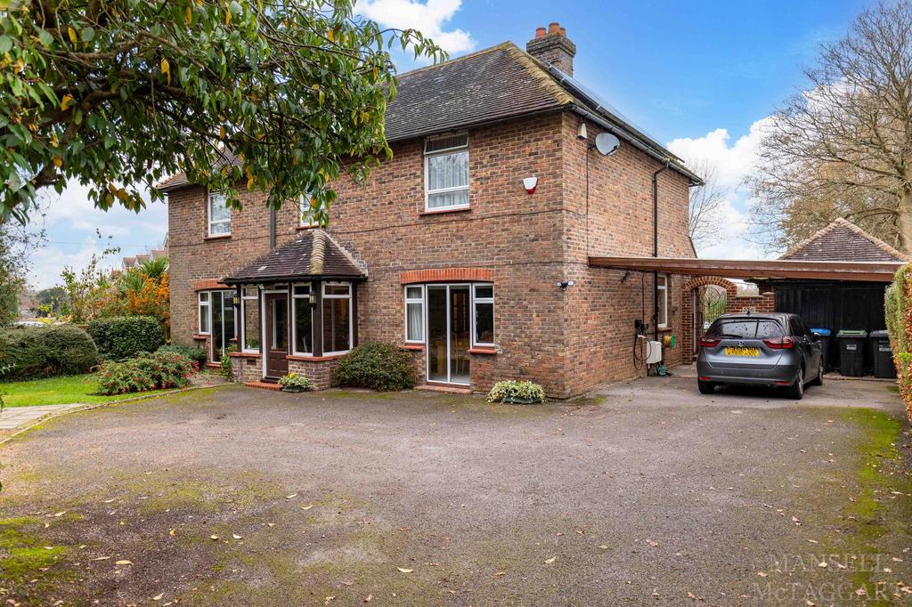 East Grinstead, East Grinstead RH19 5 bed detached house for sale £