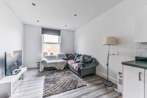 1 bedroom flat for sale - Sangley Road, South Norwood, London, SE25