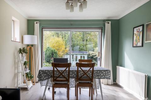 3 bedroom detached bungalow for sale - Paddock Way, Oxted, RH8