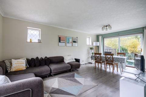 3 bedroom detached bungalow for sale - Paddock Way, Oxted, RH8