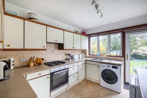 3 bedroom detached bungalow for sale - Paddock Way, Oxted, RH8