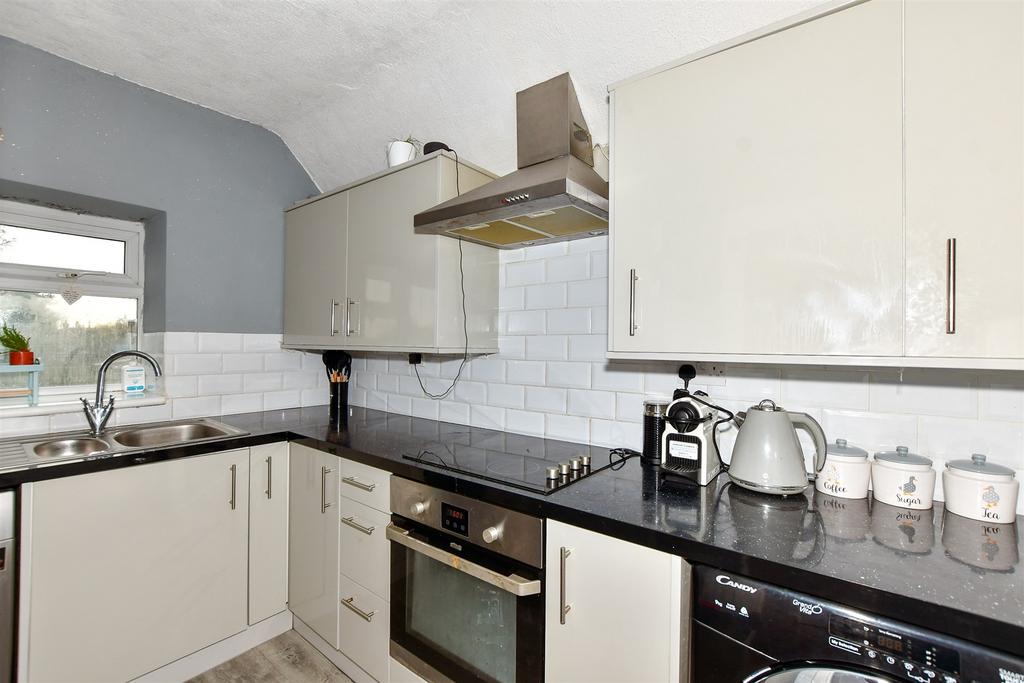 Westgate Bay Avenue, WestgateOnSea, Kent 2 bed apartment for sale £165,000