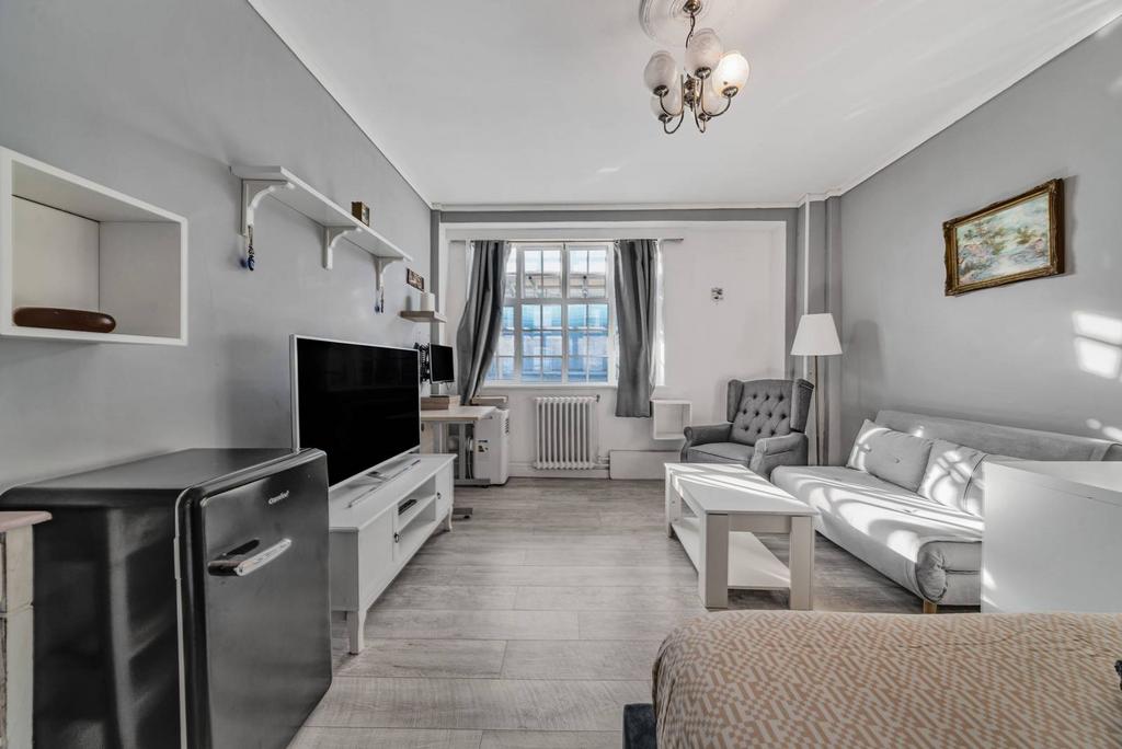 Russell Square, Bloomsbury, London, WC1H Studio for sale £300,000