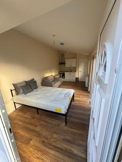 Studio to rent, Stanley Road,  Ilford, IG1