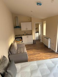 Studio to rent, Stanley Road,  Ilford, IG1