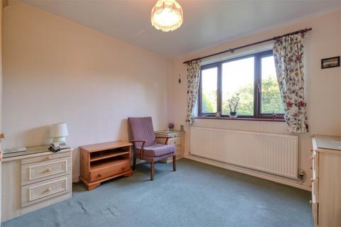 2 bedroom detached bungalow for sale, Foregate Street, Astwood Bank B96 6AJ