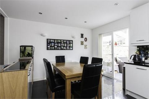 10a Torrington Road, Perivale, Greenford, UB6 7EW