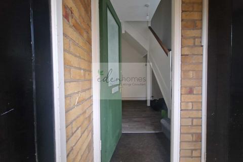 3 bedroom flat to rent, Mathews Way, Stroud, Gloucestershire