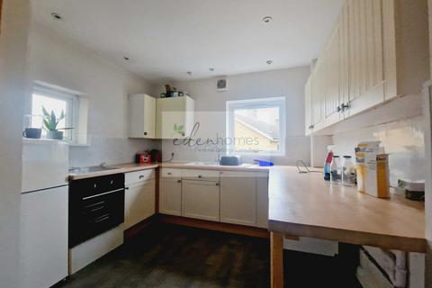 3 bedroom flat to rent, Mathews Way, Stroud, Gloucestershire