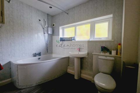3 bedroom flat to rent, Mathews Way, Stroud, Gloucestershire