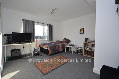 7 bedroom end of terrace house to rent - Stanmore Street, Burley LS4