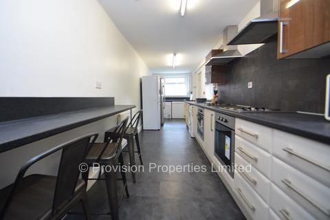 6 bedroom end of terrace house to rent, Stanmore Street, Burley LS4