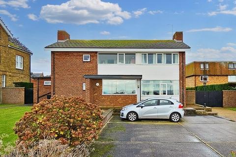 4 bedroom detached house for sale - Beacon Hill, Herne Bay, CT6 6AY