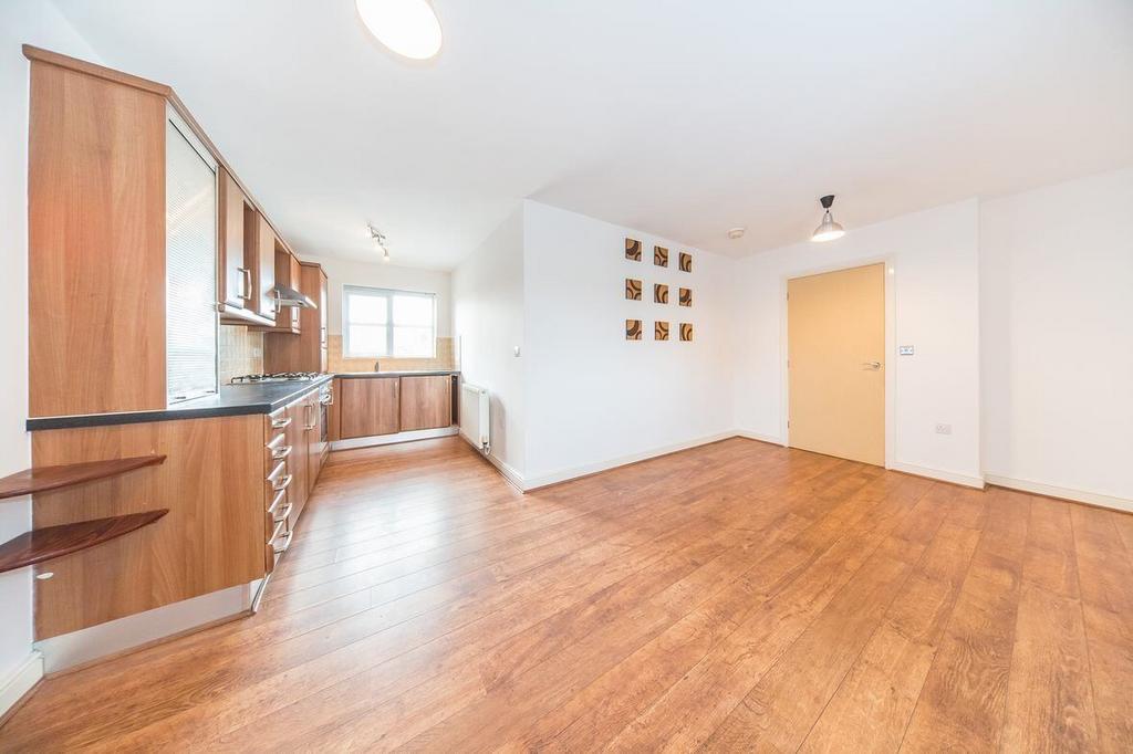 6 LATHOM CLOSE KITCHEN.jpg