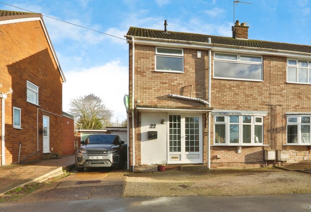 Church Road, Wawne, Hull, East Riding of Yorkshire, HU7 5XJ 3 bed semi