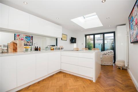 2 bedroom terraced house for sale - Blackmores Grove, Teddington, Middlesex, TW11
