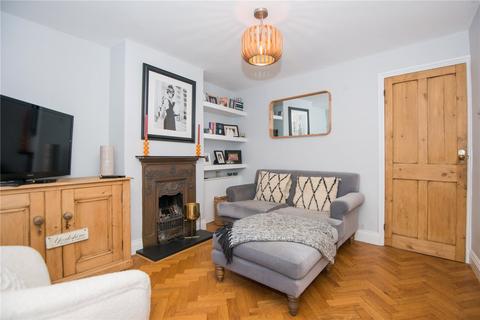 2 bedroom terraced house for sale - Blackmores Grove, Teddington, Middlesex, TW11