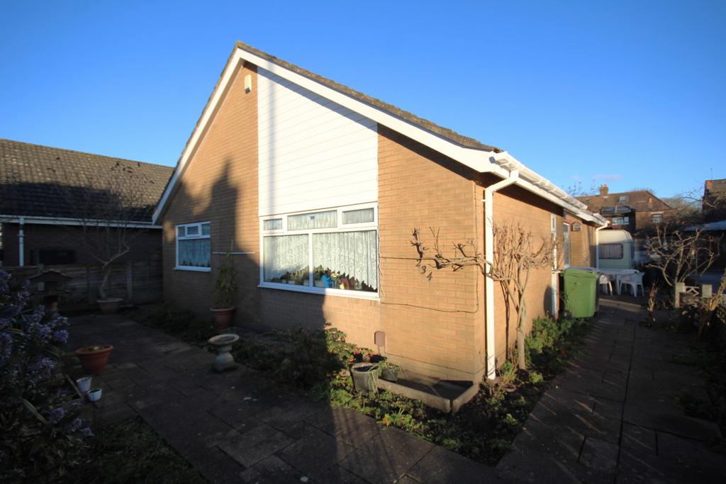 Barton Road, Stretford, M32 2 bed detached bungalow for sale £350,000