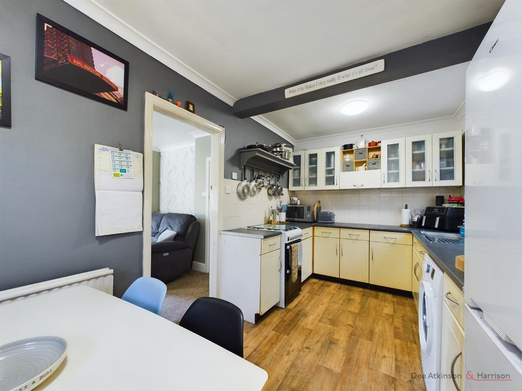 Kitchen/Dining Area