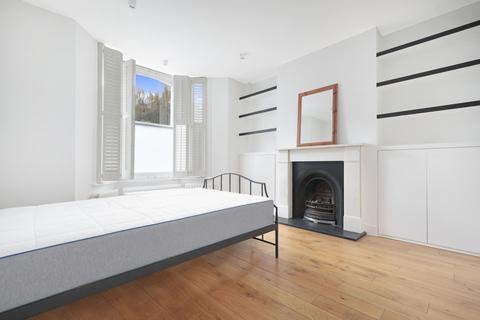 3 bedroom flat to rent, Brook Drive, London