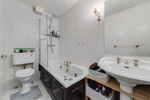 2 bedroom end of terrace house for sale - Somerford Way, London