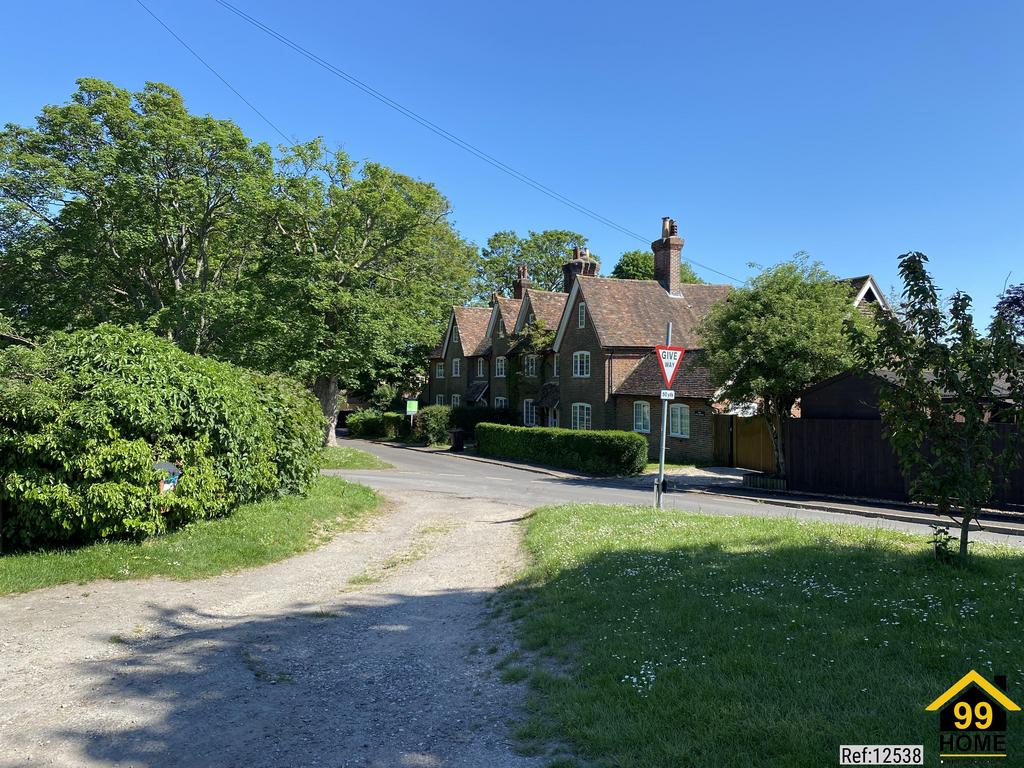 Westwell Lane, Ashford, Kent, TN25 3 bed terraced house for sale £360,000