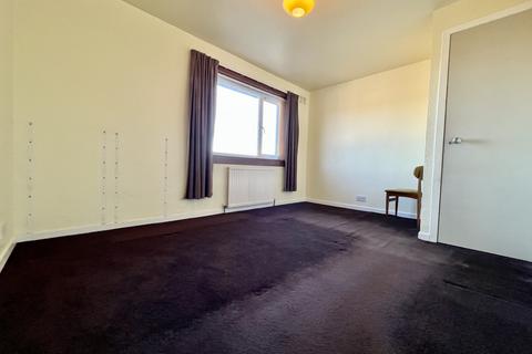 27 Castle Drive, Kilbirnie, KA25 6AZ