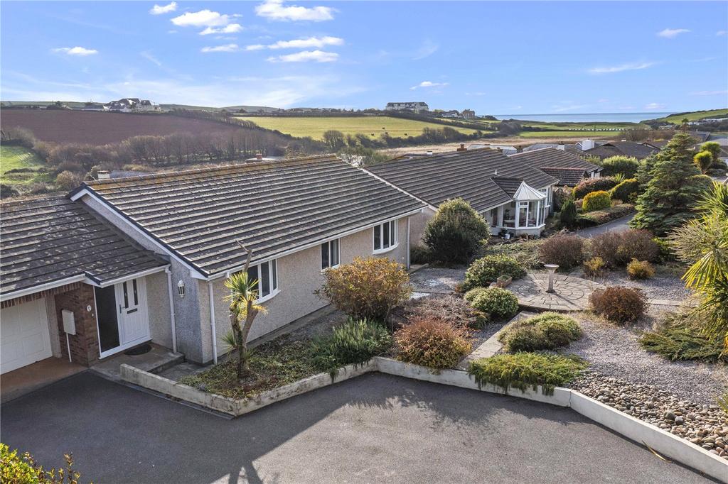 Mead Drive, Thurlestone, Kingsbridge, Devon, TQ7 3 bed bungalow for