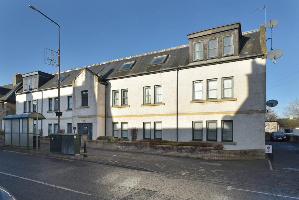 166/9 Main Street, East Calder, Livingston, EH53 0HE 2 bed flat for