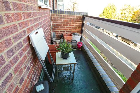 Flat 16, Winchester Court Woolwich Road, Belvedere, DA17 5EQ