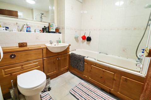Flat 16, Winchester Court Woolwich Road, Belvedere, DA17 5EQ