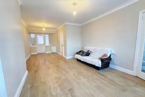 2 bedroom terraced house to rent - Warwick Crescent, Hayes, Greater London